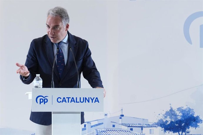 El coordinador general del Partido Popular, Elías Bendodo, durante un acto del PP sobre financiación local, en el espacio Talent Garden de Barcelona