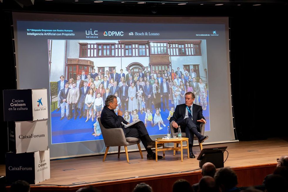 Diálogo entre Carlos Rey, codirector de la Cátedra Dirección por Misiones y Propósito Corporativo (DMPC) de UIC Barcelona y organizador del evento, y Andrés Sendagorta, presidente del Grupo Sener, referente mundial en ingeniería y tecnología.