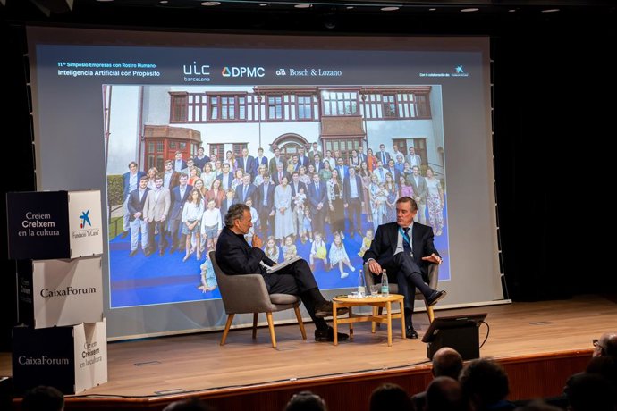 Diálogo entre Carlos Rey, codirector de la Cátedra Dirección por Misiones y Propósito Corporativo (DMPC) de UIC Barcelona y organizador del evento, y Andrés Sendagorta, presidente del Grupo Sener, referente mundial en ingeniería y tecnología.