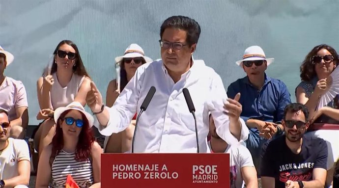 Archivo - El secretario general del PSOE de Madrid y ministro para la Transformación Digital y Función Pública, Óscar López, durante una intervención en el homenaje a Pedro Zerolo cuando se cumple el décimo aniversario de su fallecimiento.