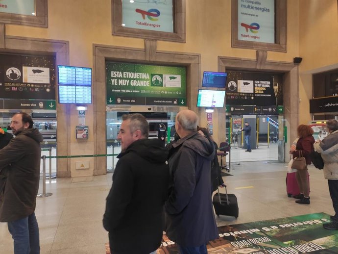 Archivo - Estación de Renfe en Oviedo