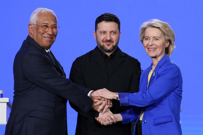 O presidente da Ucrânia, Volodimir Zelenski, recebe em Kiev a presidente da Comissão Europeia, Ursula von der Leyen, e o presidente do Conselho Europeu, António Costa