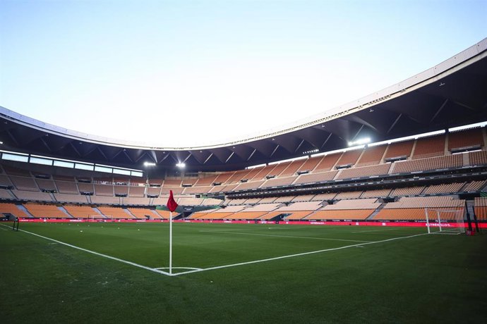 Archivo - Vista desde uno de los fondos del estadio de la Cartuja, sede de la Final de la Copa del Rey.