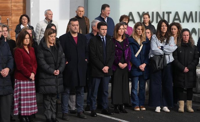 Minuto de silencio en Pedreña por el crimen machista