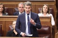 Feijóo denuncia que Sánchez "sigue haciendo caja" con el alza de los combustibles por la guerra de Irán y sin actuar