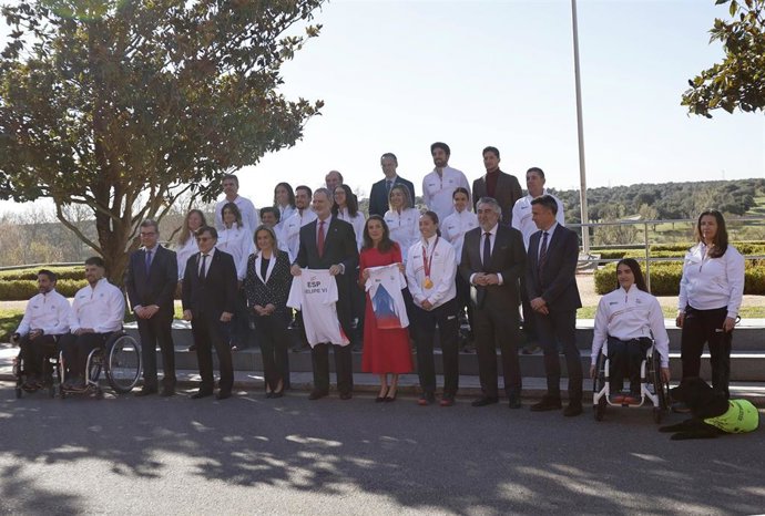 Los Reyes reciben en audiencia al equipo paralímpico español de los Juegos de Invierno de Milán-Cortina d'Ampezzo 2026 en el Palacio de La Zarzuela
