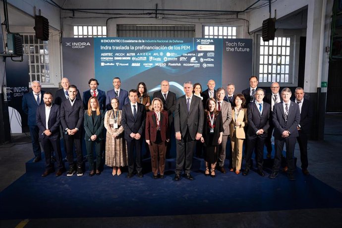 Foto de familia del tercer 'Encuentro del Ecosistema de la Industria Nacional de Defensa' que organiza Indra, en esta ocasión en la Fábrica de Armas de La Vega, en Oviedo (Asturias).