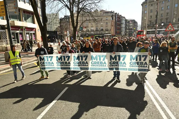 Varios manifestantes durante los piquetes para un SMI propio para el País Vasco