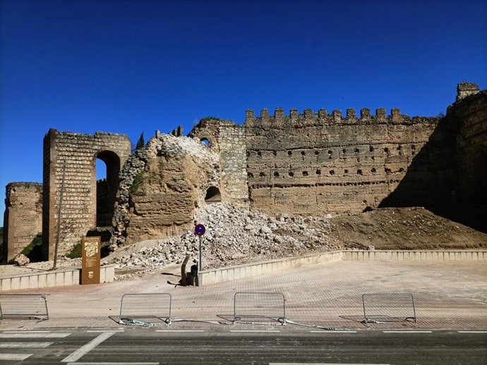 El castillo de Escalona (Toledo) un día después del derrumbe de la torre albarrana, el 15 de marzo de 2026.