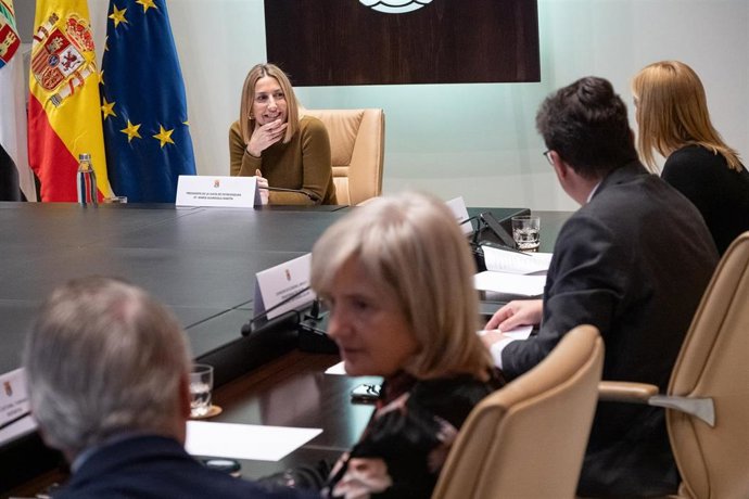La presidenta de la Junta de Extremadura en funciones, María Guardiola, en la sesión del Consejo de Gobierno de este martes.