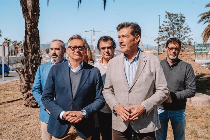El portavoz de Vox en Andalucía, Manuel Gavira, junto al portavoz del grupo municipal en el Ayuntamiento, Antonio Alcázar.
