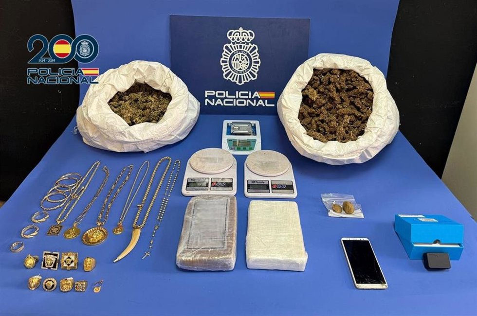 Drogas y objetos intervenidos por la Policía Nacional en el marco de la Operación Fast.