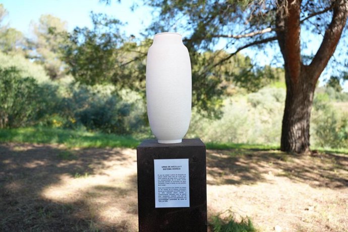 El Ayuntamiento de Palma anuncia el proyecto 'Bosque de la Vida', que habilitará un espacio del cementerio de la ciudad donde los árboles se abonarán con las cenizas tratadas de personas fallecidas.