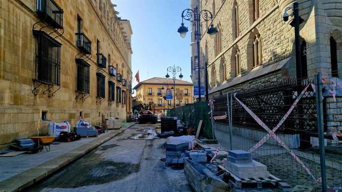 Obras que se llevan a cabo en el entorno de la Plaza de San Marcelo y en la Calle Ancha, en la capital leonesa.