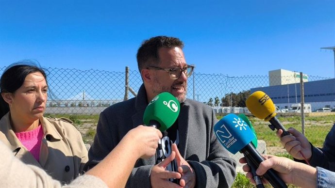 El portavoz de Adelante Andalucía, José Ignacio García, en declaraciones a los medios en Cádiz