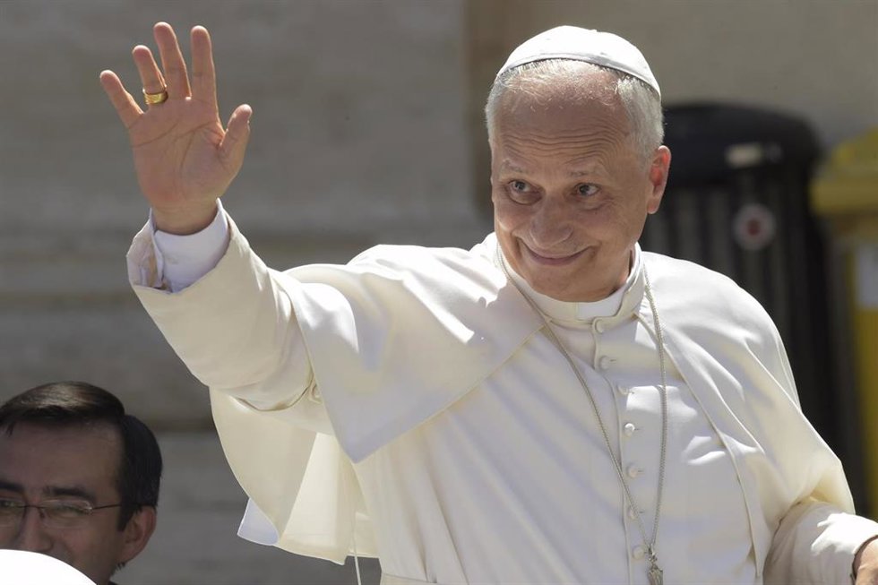 Archivo - El Papa León XIV durante la canonización de Carlo Acutis, en la Plaza de San Pedro del Vaticano, a 7 de septiembre de 2025, en Roma (Italia).