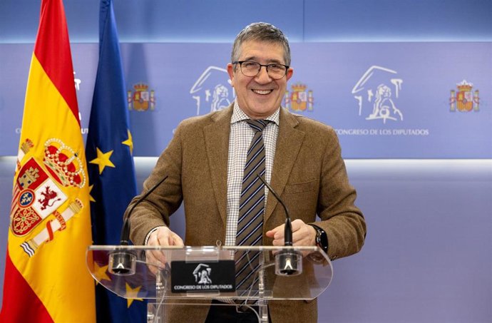 El portavoz del PSOE en el Congreso, Patxi López, durante una rueda de prensa en el Congreso, a 24 de febrero de 2026, en Madrid (España).