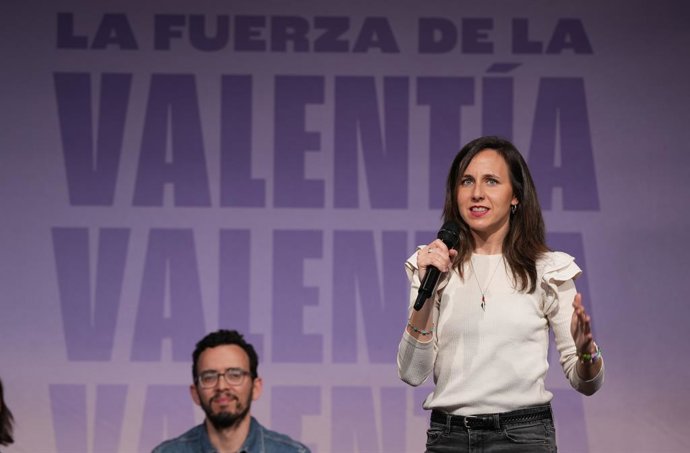A secretária-geral do Podemos, Ione Belarra, discursa durante o evento de encerramento da campanha eleitoral do Podemos em Castela e Leão, em 13 de março de 2026, em Valladolid, Castela e Leão (Espanha).