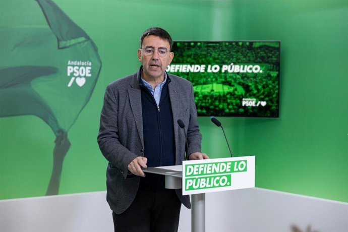 El portavoz socialista en la Comisión de Presidencia del Parlamento andaluz, Mario Jiménez, esta martes en rueda de prensa.