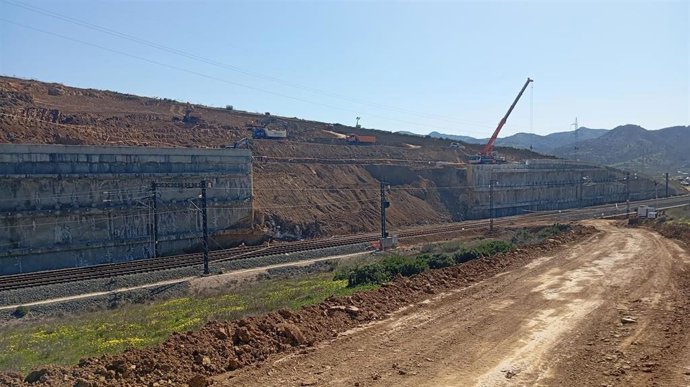 Obras línea férrea alta velocidad Málaga.