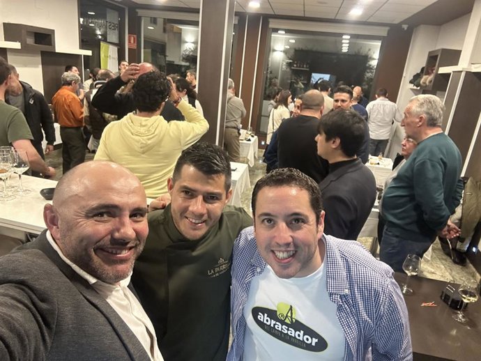 Asistentes con Metres y Julio Ramirez