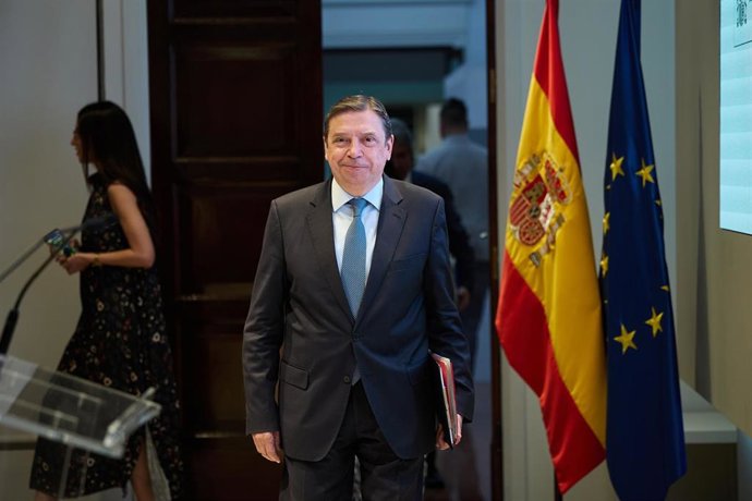 Archivo - El ministro de Agricultura, Pesca y Alimentación, Luis Planas, durante una rueda de prensa  
