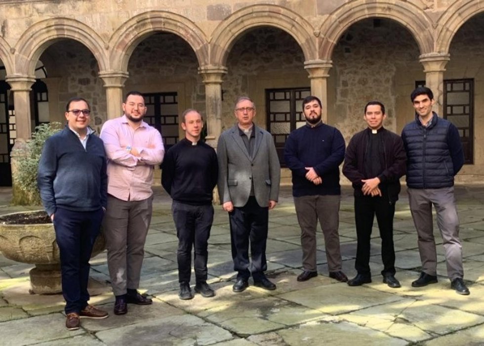 Corbán forma a seis jóvenes seminaristas de las diócesis de Santander y Oviedo