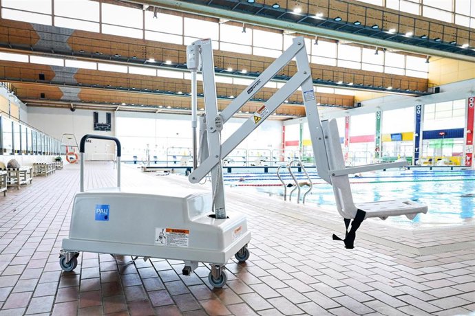 Las piscinas de Son Hugo renuevan las porterías de waterpolo e incorporan una nueva silla elevadora