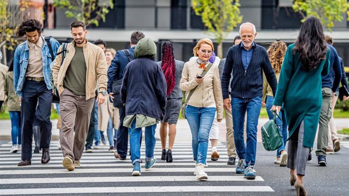 Archivo - Un estudio revela que la velocidad de la marcha es un indicador clave de envejecimiento biológico en mayores con VIH