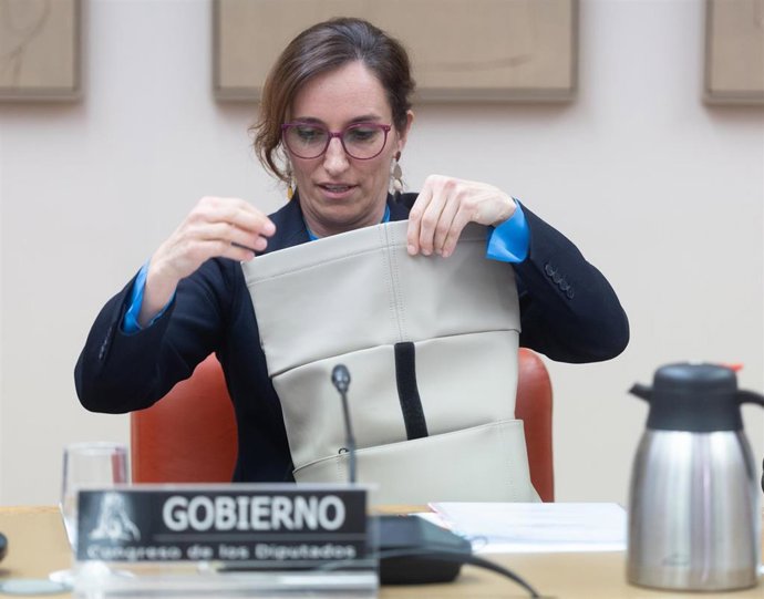 La ministra de Sanidad, Mónica García, comparece ante la Comisión de Sanidad para explicar los cambios en la convocatoria anual de formación especializada, a 17 de marzo de 2026, en Madrid (España).