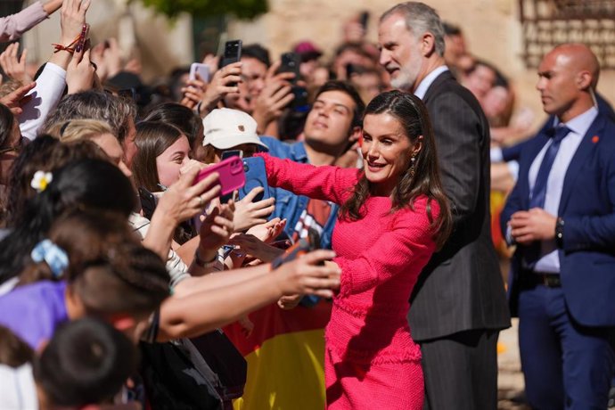 Los eyes de España saludan en su visita a los Baños Árabes de Jaén
