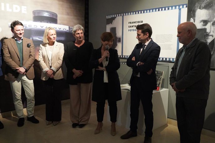 Inauguración de la exposición dedicada al fotógrafo Francisco Santamatilde en el Museo Altamira