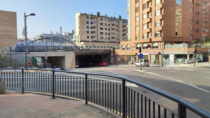 Archivo - Puente de Nicolás Soria, en el barrio de Ciudad Naranco, en Oviedo.