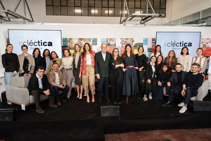 Foto de família d'organitzadors i participants de la iniciativa