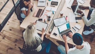 El 96% de las grandes empresas españolas combina oficina y teletrabajo, según Fundación Máshumano.