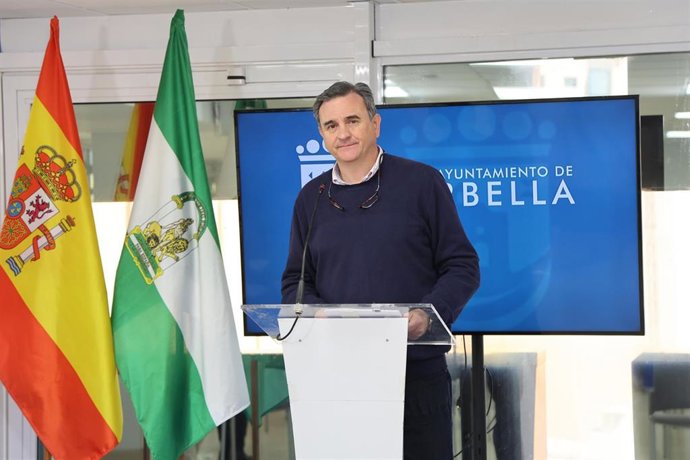 El portavoz del equipo de gobierno de Marbella, Félix Romero, en rueda de prensa