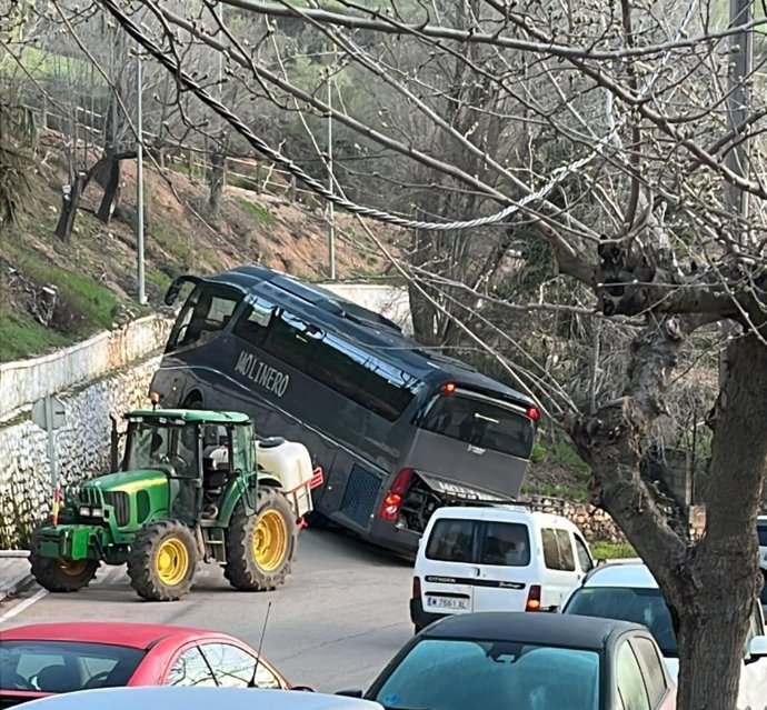 Estado en el que quedó el autobús escolar, que iba vacío