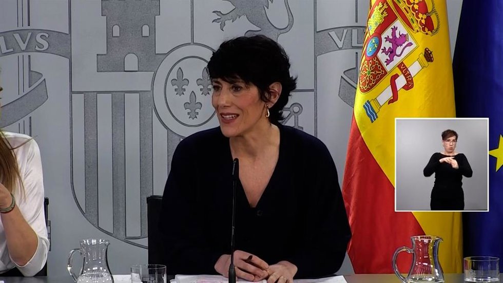El Gobierno suscribe las palabras de Felipe VI y acusa a Feijóo de "negar la his