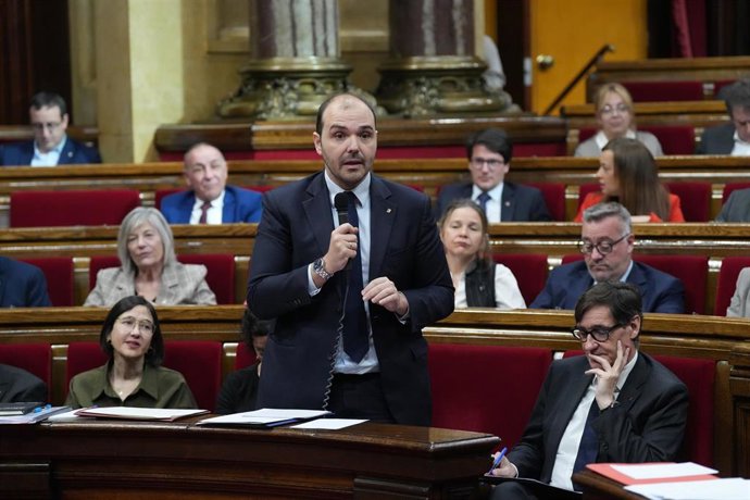 El conseller de Presidencia, Albert Dalmau, durante el pleno del Parlament de Catalunya, a 11 de marzo de 2026