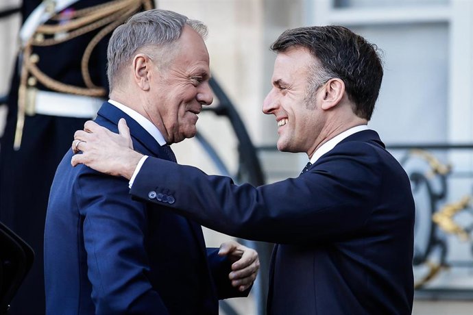 Archivo - El presidente francés, Emmanuel Macron, junto al primer ministro de Polonia, Donald Tusk, en una visita al Eliseo. 