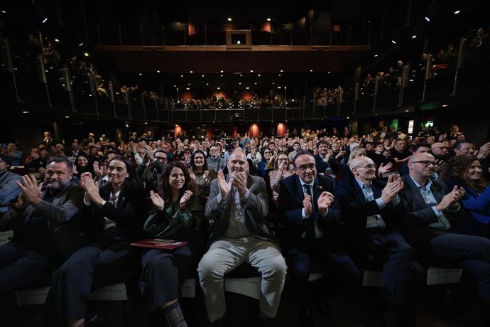 Autoridades entre el público del acto 60º aniversario del TEB