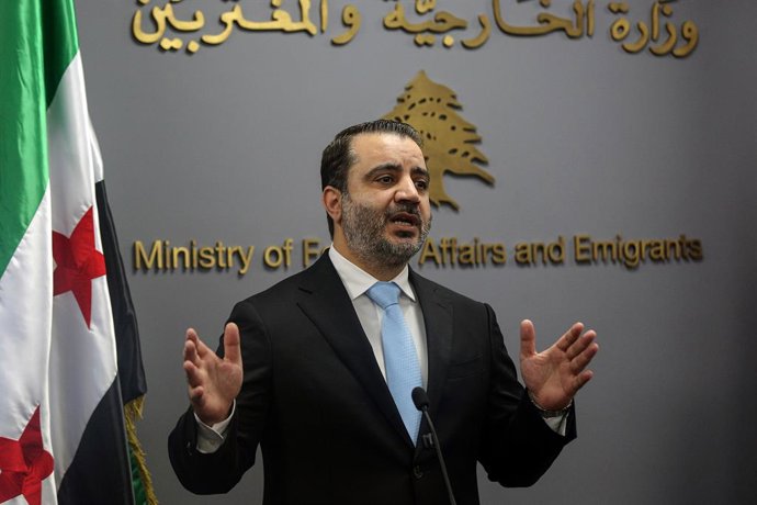 Archivo - 10 October 2025, Lebanon, Beirut: Syrian Foreign Minister Assad al-Shibani gestures during a briefing with his Lebanese counterpart Youssef Rajji (not pictured). Photo: Marwan Naamani/ZUMA Press Wire/dpa