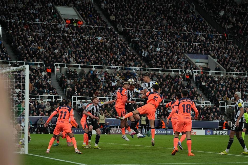 Partido de ida de los octavos de final de la Champions 2025/26 entre Newcastle y FC Barcelona en St James' Park