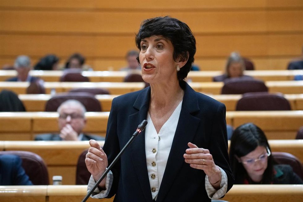 La ministra de Inclusión, Seguridad Social y Migraciones, Elma Saiz, durante una sesión plenaria en el Senado, a 17 de febrero de 2026, en Madrid (España).