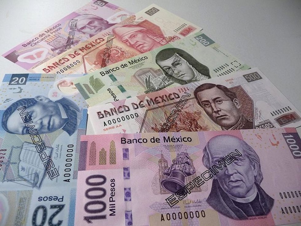 Archivo - Billetes de prueba de pesos mexicanos.