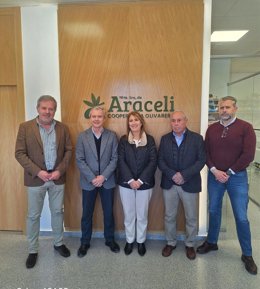 La subdelegada del Gobierno en Córdoba, Ana López, mantiene en Lucena un encuentro de trabajo con representantes de la cooperativa Olivarera de Lucena y de la cooperativa Nuestra Señora de Araceli para analizar distintas medidas.