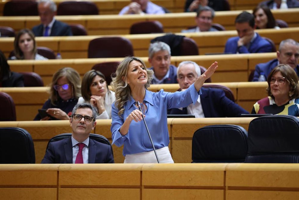 La vicepresidenta segunda y ministra de Trabajo y Economía Social, Yolanda Díaz, interviene durante una sesión plenaria en el Senado.