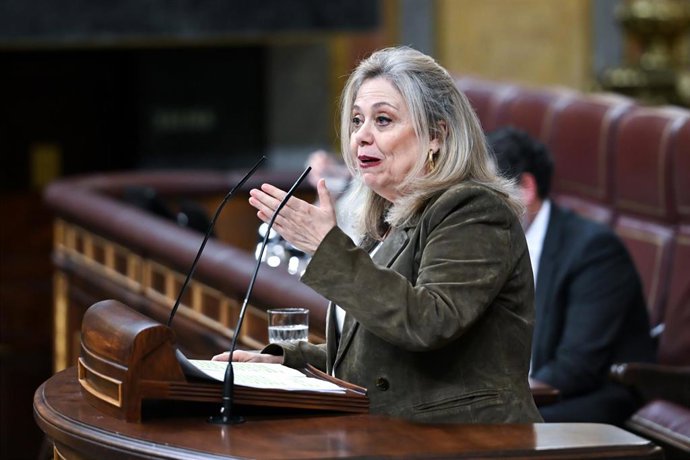 La diputada del PP Macarena Montesinos interviene durante una sesión plenaria en el Congreso de los Diputados, a 17 de marzo de 2026, en Madrid (España).
