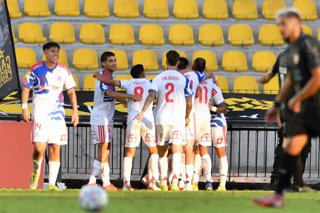 Futbol, Coquimbo Unido vs Universidad de Chile Fecha 7, Liga de primera 2026. El jugador de Universidad de Chile Maximiliano Guerrero,  centro, celebra con sus companeros tras marcar un gol contra Coquimbo Unido durante un partido de la liga de primera