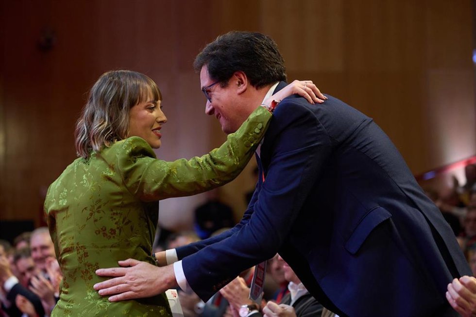 Archivo - La secretaria general de las Juventudes Socialistas de Madrid, Aránzazu Figueroa, y el secretario general del PSOE-M, Óscar López, durante el 15 Congreso Regional del PSOE-M, en la Universidad Carlos III, a 1 de febrero de 2025